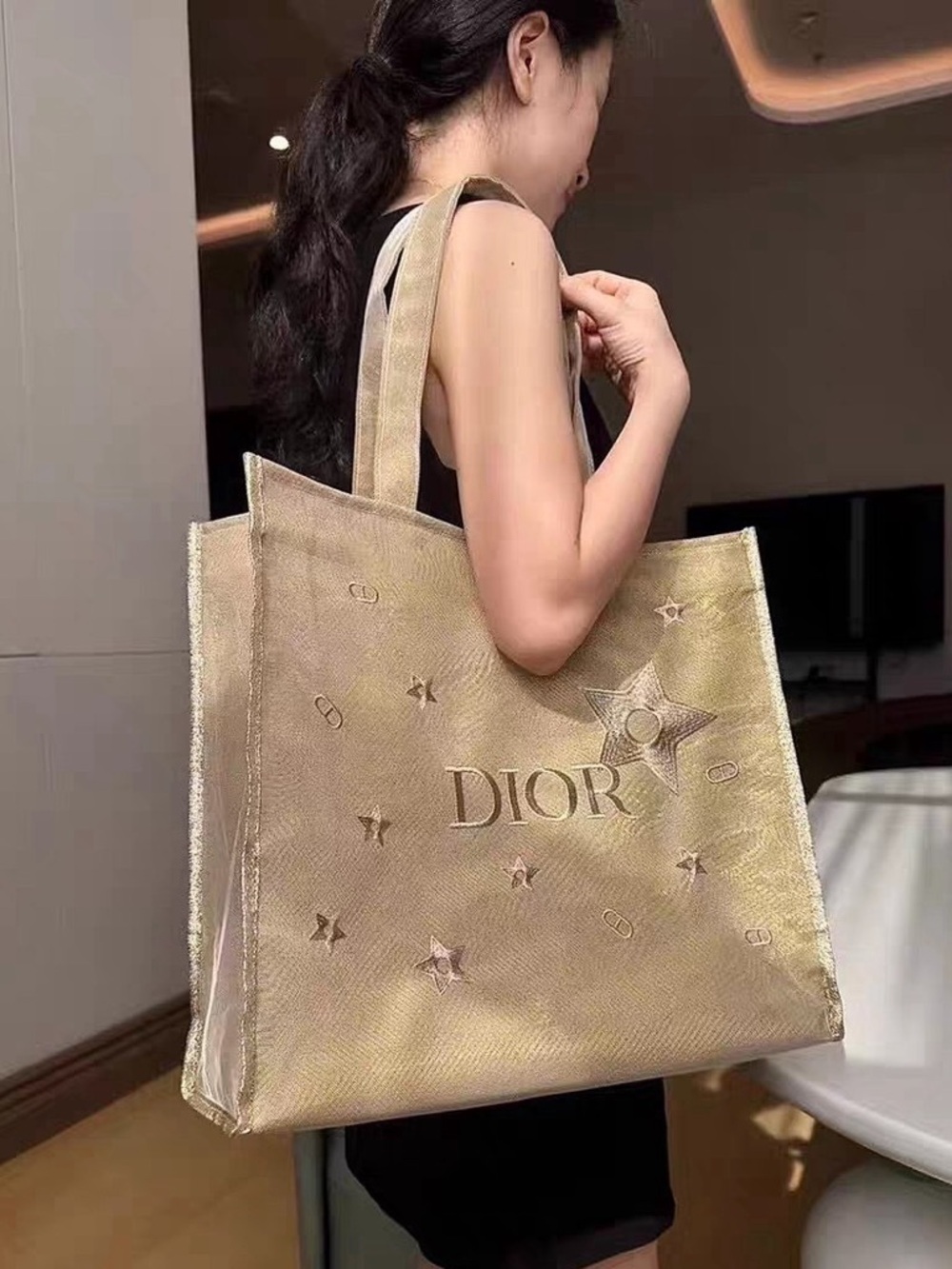 New! Dior Metallic Gold Star cosmetics Bag - Picture 8 of 10